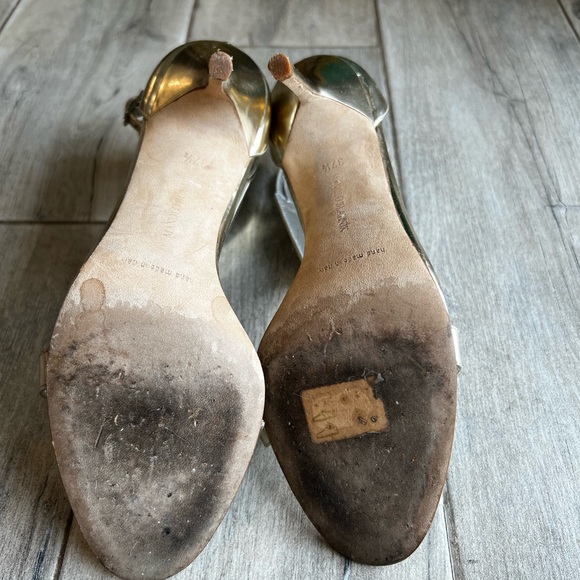 Manolo Blahnik heels. Gold metallic. - Picture 6 of 7